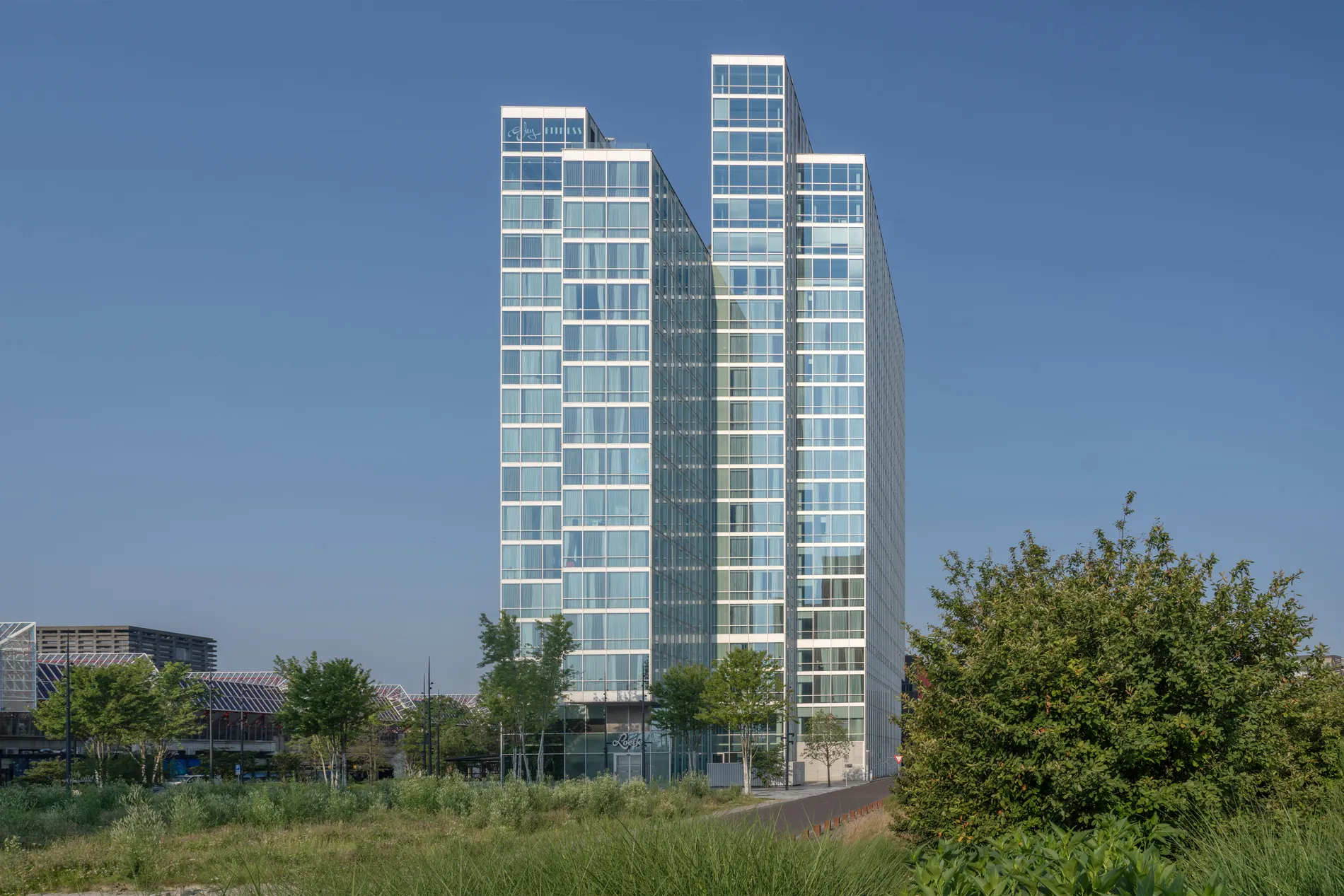 Ons kantoor aan het Mandelaplein 1 in Almere